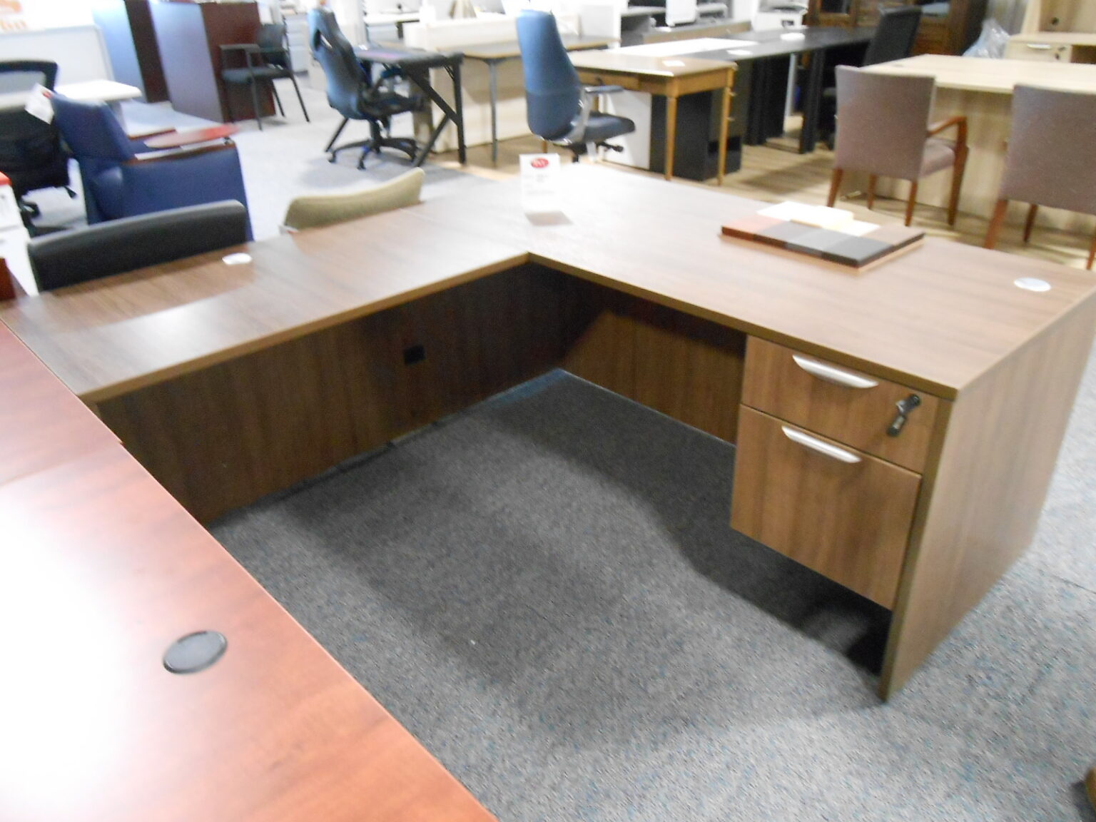 9368 OFFICESOURCE DESK & RETURN SINGLE PEDESTAL, MODERN WALNUT LAMINATE ...